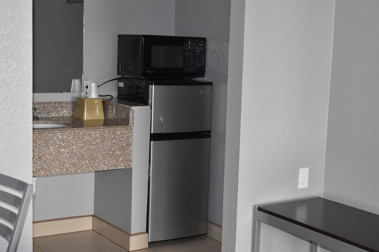 Woodfield Inn And Suites Yoakum Exteriör bild