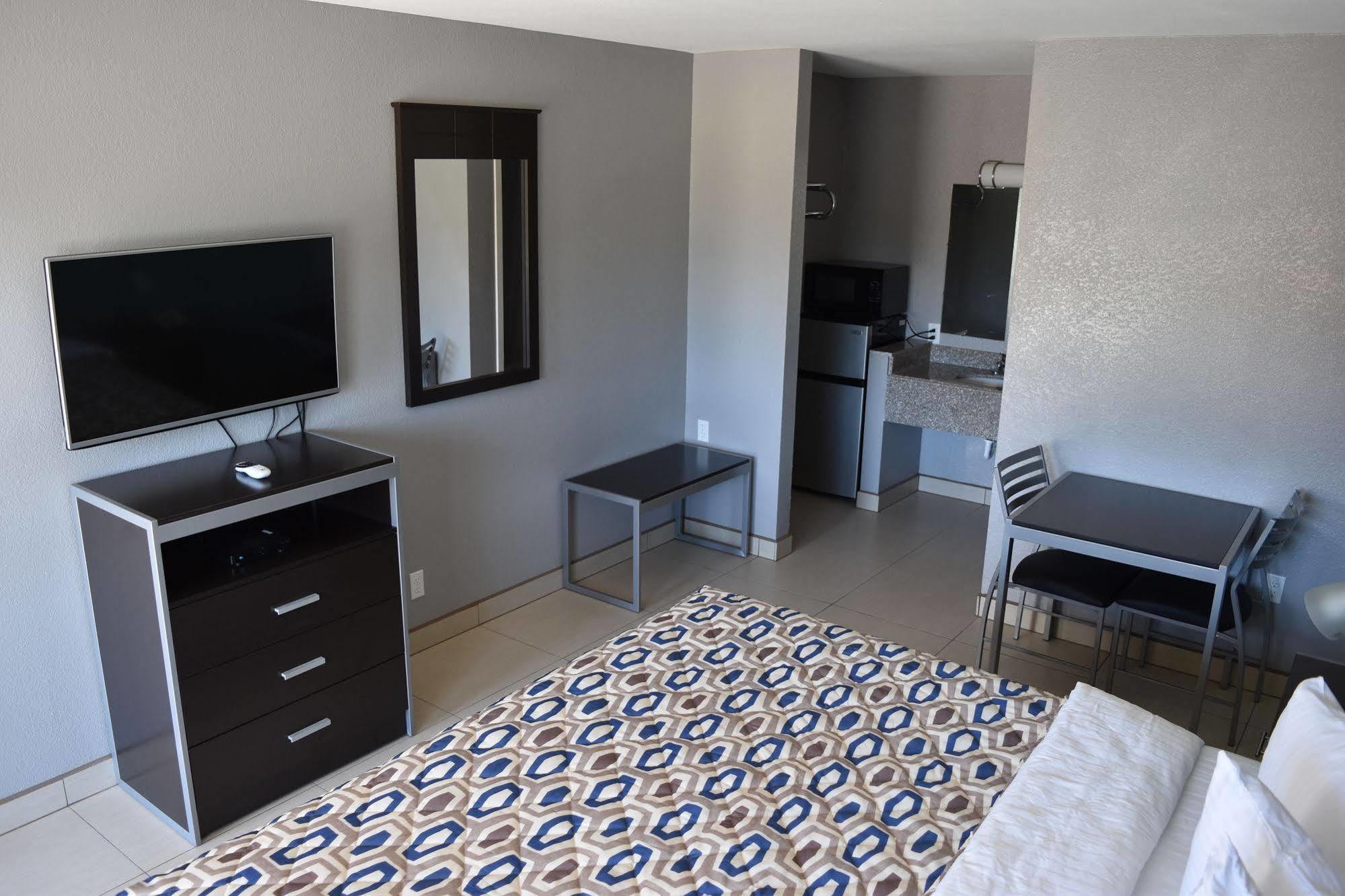 Woodfield Inn And Suites Yoakum Exteriör bild
