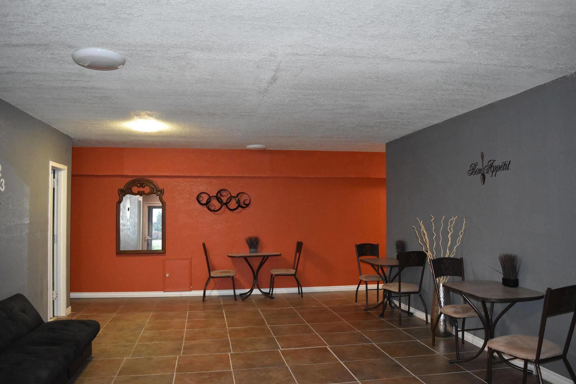 Woodfield Inn And Suites Yoakum Exteriör bild